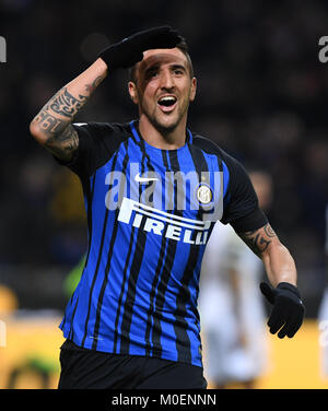 Milan, Italie. Jan 21, 2018. L'Inter Milan's Matias Vecino célèbre après avoir marqué lors d'un match de football de Série A entre l'Inter Milan et les Roms à Milan, Italie, 21 janvier 2018. Le jeu se termine par un match nul. Credit : Alberto Lingria/Xinhua/Alamy Live News Banque D'Images