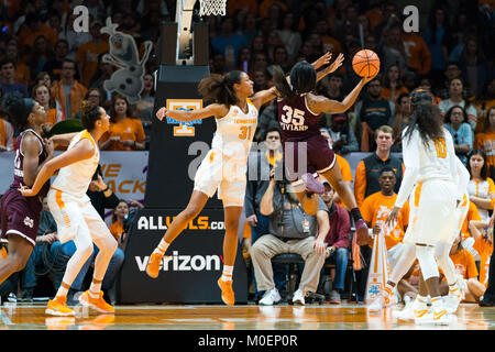 21 janvier 2018 : Jaime Nared # 31 de l'Ohio Lady bénévoles défend la tentative de coup 07 Victoria # 35 de la Mississippi State Bulldogs Dame pendant le match de basket-ball de NCAA entre l'Université du Tennessee Lady bénévoles et la Mississippi State Bulldogs à Thompson Boling Arena de Knoxville TN Tim Gangloff/CSM Banque D'Images