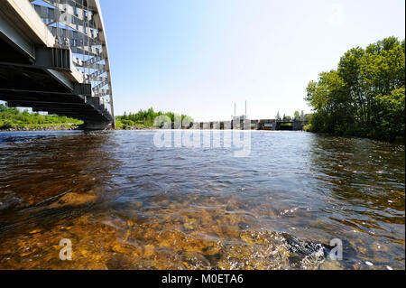 C'est le barrage Latchford, contrôlant le mofms l'eau du lac Bay et la rivière Montréal Banque D'Images