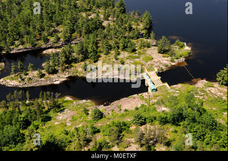 C'est une photographie aérienne de la petite chaudière,barrage contrôlant le flux à partir du lac Nipissing à la rivière des Français Banque D'Images