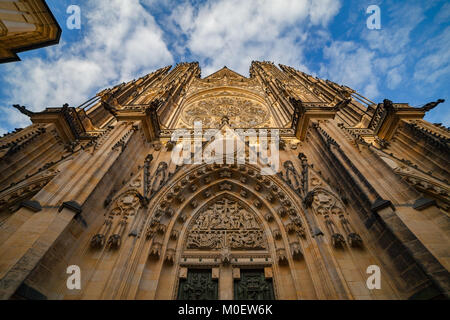 St Cathédrale Saint-Guy de Prague, en République tchèque. Vue ultra large. Banque D'Images