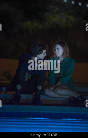 2017 Lady Bird est une comédie dramatique américaine film écrit et réalisé par le Greta Gerwig, avec Saoirse Ronan, et Laurie Metcalf, Tracy Letts, Lucas Hedges, Timothée Chalamet Beanie, Feldstein, Stephen McKinley Henderson, et Lois Smith. Cette photo est pour un usage éditorial uniquement et est l'auteur de la société film et/ou le photographe attribué par le film ou la société de production et ne peut être reproduite que par des publications dans le cadre de la promotion du film ci-dessus. Un crédit obligatoire pour l'entreprise de film est nécessaire. Le photographe devrait également être portés lorsqu'il est connu. Banque D'Images