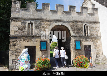 Porte d'entrée à l'abbaye de Malmesbury, Malmesbury, Wiltshire, Angleterre, Royaume-Uni Banque D'Images