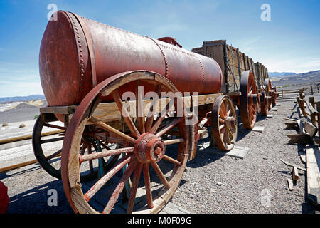 Réservoir d'eau à partir d'une vingtaine d'équipe mule wagon. Harmony Borax Works, vallée de la mort à Furnace Springs en Californie. Banque D'Images