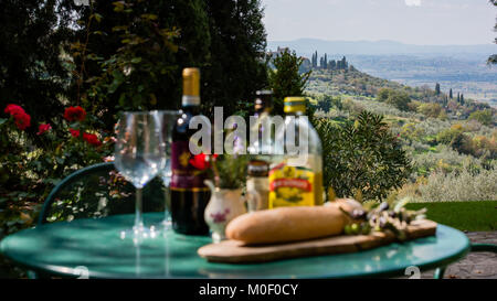 Vue idyllique sur une colline en Toscane Banque D'Images