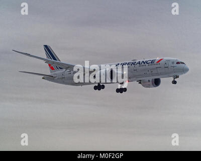 Air France Boeing 787-9 Dreamliner approchant YUL aéroport de Dorval, Québec, Canada Banque D'Images