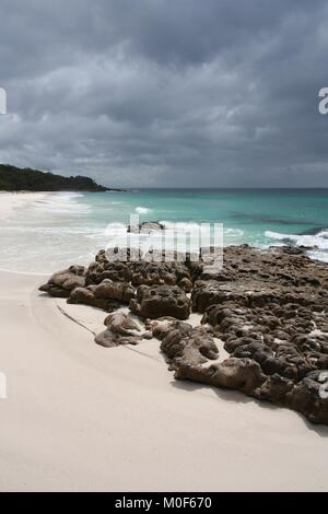 Plage de sable blanc de l'Australie - Hyams Beach à Jervis bay, Nouvelle-Galles du Sud. Banque D'Images