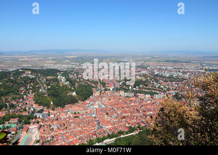 La ville de Brasov, en Transylvanie, Roumanie. Vue aérienne de la vieille ville. Banque D'Images