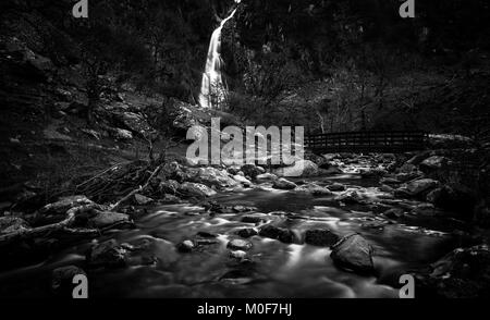 Aber Falls Wales UK Noir et Blanc Banque D'Images