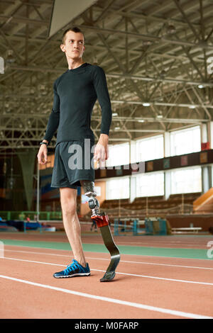 Prêt pour l'entraînement sportif handicapé dans le stade Banque D'Images