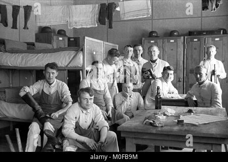 Les soldats de l'armée allemande dans leur caserne 1937 Banque D'Images