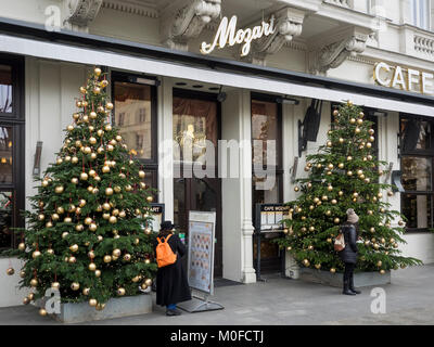 VIENNE, AUTRICHE - 06 DÉCEMBRE 2017 : café Mozart sur Albertinaplatz Banque D'Images