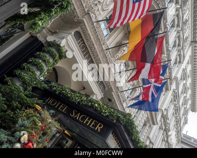 VIENNE, AUTRICHE - 06 DÉCEMBRE 2017 : café Sacher Wein sur Philharmoniker Strasse Banque D'Images