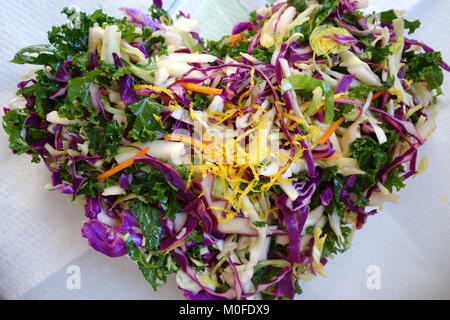 Mélange de légumes colorés en forme de coeur Banque D'Images