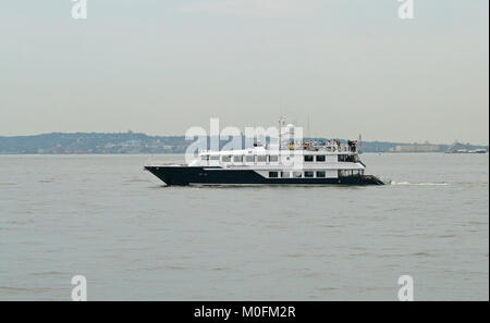 Étoile du Nord yacht privé, la rivière Hudson à Battery Park près de l'extrémité sud de Manhattan à New York City, New York State, USA. Banque D'Images