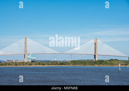 Point contre le pont Dames un ciel bleu à Jacksonville en Floride Banque D'Images