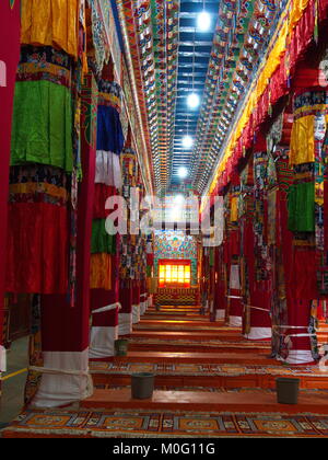 À l'intérieur de Songzanlin Lama Temple tibétain à Zhongdian ou Shangli la ville. Billet dans Zhongdian , ville de la province de Yunnan, Chine, en 2012, le 15 novembre Banque D'Images