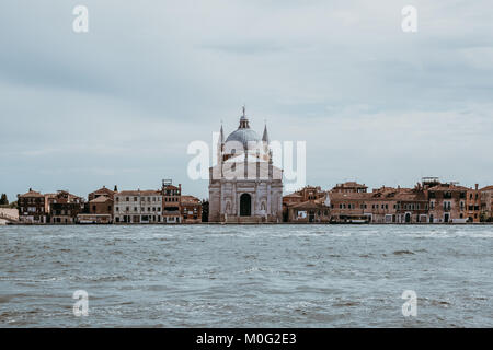 Vue de Le Zitelle (Santa Maria della Presentazione) Église sur l'île de Giudecca à Venise, Italie. Copier l'espace. Banque D'Images