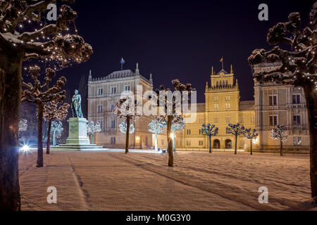 Vue hivernale de Ehrenburg palace la nuit à Coburg, Allemagne Banque D'Images