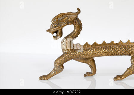 Vintage laiton massif Dragon chinois Figure décorative Banque D'Images