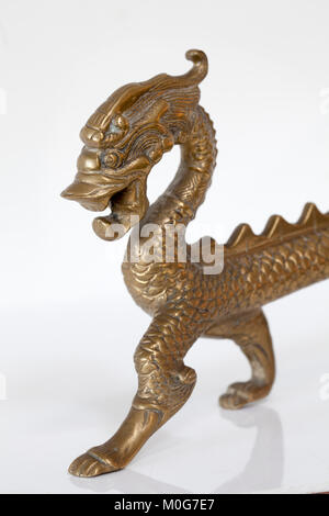 Vintage laiton massif Dragon chinois Figure décorative Banque D'Images