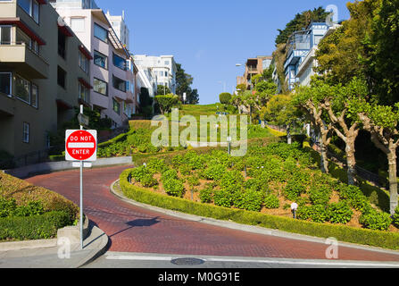 Lombard Street à San Francisco, Californie Banque D'Images