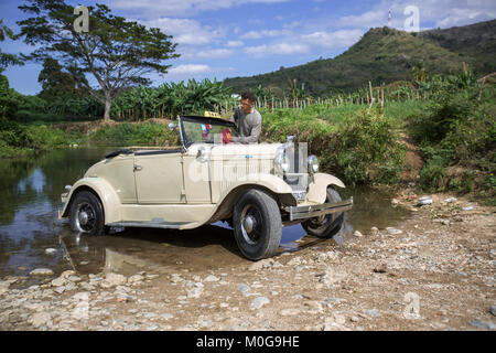 Lave-1928 Ford Modèle une voiture classique à Trinité-river, Cuba Banque D'Images