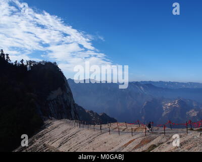 Sacré Huashan Mountain. La piste la plus dangereuse à la crête. Voyager dans la ville de Xian, Chine en 2013, October 21th. Banque D'Images