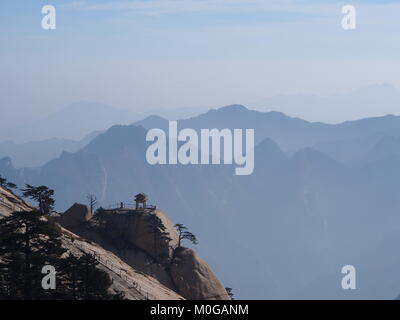 Sacré Huashan Mountain. La piste la plus dangereuse à la crête. Voyager dans la ville de Xian, Chine en 2013, October 21th. Banque D'Images