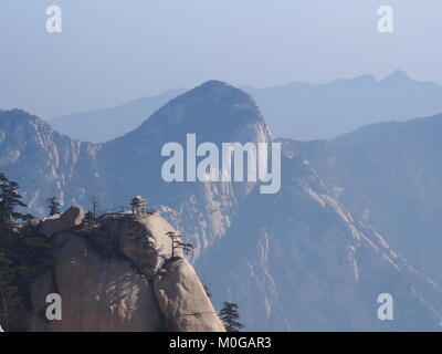 Sacré Huashan Mountain. La piste la plus dangereuse à la crête. Voyager dans la ville de Xian, Chine en 2013, October 21th. Banque D'Images