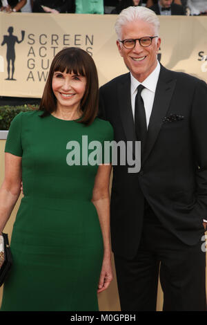 Los Angeles, CA, USA. Jan 21, 2018. Ted Danson, Mary Steenburgen lors de la 24e édition des Screen Actors Guild Awards tenue au Shrine Auditorium à Los Angeles, Californie le 21 janvier 2018. /MediaPunch FSRetna : Crédit/Alamy Live News Banque D'Images