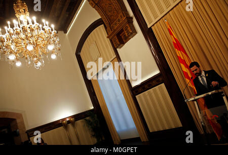 Roger Torrent, Président du Parlement de Catalogne, annonce que Carles Puigdemont est le candidat d'être nommé président de la Generalitat, à Barcelone, le 22 janvier 2018. Banque D'Images