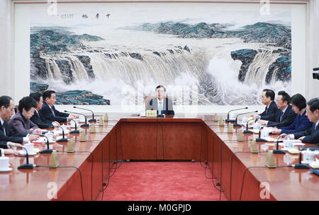 Beijing, Chine. 22 janvier, 2018. Zhang Dejiang (C), président du Comité permanent de l'Assemblée populaire nationale (APN), préside une réunion des présidents de la 12e APN Comité permanent à Beijing, capitale de Chine, le 22 janvier 2018. Credit : Ding Lin/Xinhua/Alamy Live News Banque D'Images