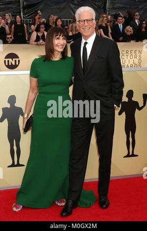 Los Angeles, CA, USA. Jan 21, 2018. Mary Steenburgen, Ted Danson aux arrivées pour la 24e conférence annuelle des Screen Actors Guild Awards - Arrivals 2, Shrine Auditorium, Los Angeles, CA, 21 janvier 2018. Credit : Priscilla Grant/Everett Collection/Alamy Live News Banque D'Images