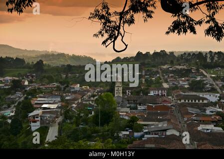 Salento, Quindio, la Colombie. 3e oct, 2016. Vue panoramique sur la ville de Salento, café colombien Triangle Credit : Crédit : /ZUMA Wire/Alamy Live News Banque D'Images