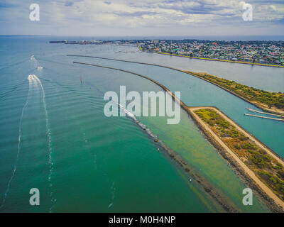 Paysage de l'antenne de la rivière Yarra et bouche Williamstown - banlieue côtière à Melbourne, Australie Banque D'Images