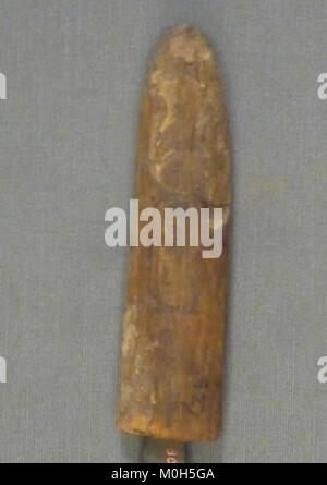 Un modèle de ciseau provenant du dépôt de fondation de la tombe d'Hatshepsout en Égypte illustre l'artisanat égyptien antique et comprend une inscription fournissant le contexte historique de la construction de la tombe. Banque D'Images