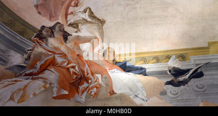 Cette image représente la *Allegorie Nuptiale*, une fresque de Giovanni Battista Tiepolo située dans le Ca' Rezzonico, Venise. L'œuvre célèbre le thème du mariage à travers des figures symboliques et des couleurs vibrantes. Banque D'Images