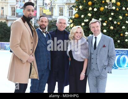 Dancing on Ice 2018 photocall au Musée d'Histoire Naturelle de Patinoire avec : Ashley Banjo, Jason Gardiner, Phillip Schofield, Jayne Torvill et Christopher Dean Où : London, Royaume-Uni Quand : 19 Déc 2017 Crédit : WENN.com Banque D'Images