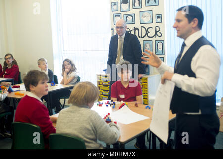 Vice-premier ministre John Swinney lance son Défi mathématique de Noël à l'école primaire en Towerbank Portobello. Avec : John Swinney Où : Portobello, Royaume-Uni Quand : 21 déc 2017 : Crédit d'Euan Cherry/WENN.com Banque D'Images