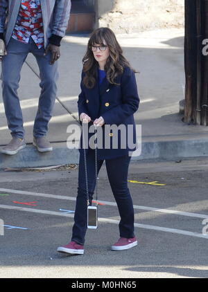 Zooey Deschanel exclusive sur le plateau du tournage 'New Girl' Featuring : Zooey Deschanel Où : Los Angeles, California, United States Quand : 21 Déc 2017 Crédit : WENN Banque D'Images