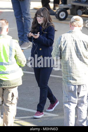 Zooey Deschanel exclusive sur le plateau du tournage 'New Girl' Featuring : Zooey Deschanel Où : Los Angeles, California, United States Quand : 21 Déc 2017 Crédit : WENN Banque D'Images