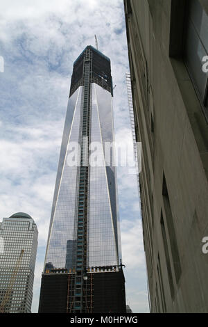 One World Trade Center (AKA 1 World Trade Center, WTC, WTC 1 Un tour de la Liberté) et encore en construction Juillet 2012, Lower Manhattan, New York City Banque D'Images