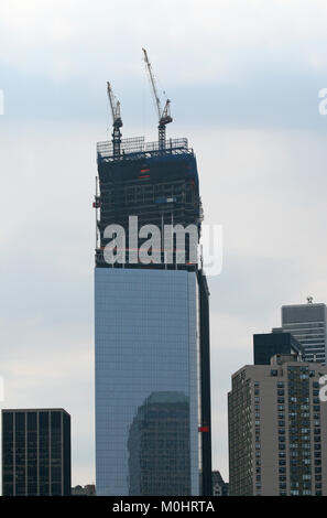 One World Trade Center (AKA 1 World Trade Center, WTC, WTC 1 Un tour de la Liberté) et encore en construction Juillet 2012, Lower Manhattan, New York City Banque D'Images