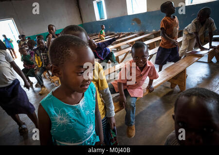 Le Rwanda, le lac Burera, entourant de Kidaho, école locale Banque D'Images