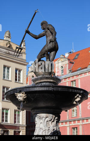 Fontaine de Neptune (Fontanna Neptuna) dans la ville de Gdansk, Pologne. Dieu de la mer, statue en bronze coulé en 1615. Banque D'Images