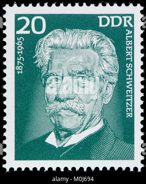 Timbre de l'Allemagne de l'Est (1975) : Albert Schweitzer (1875 - 1965), théologien français-allemand, organiste, écrivain, philosophe, humanitaire, et physicia Banque D'Images