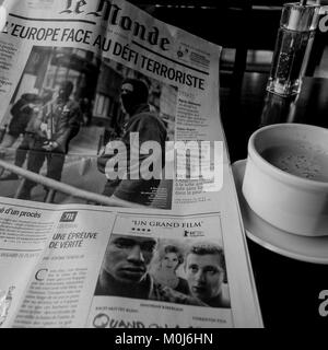 Lendemain de la gare de Lille attaque terroriste : les journaux du matin, Dunkerque, France Banque D'Images