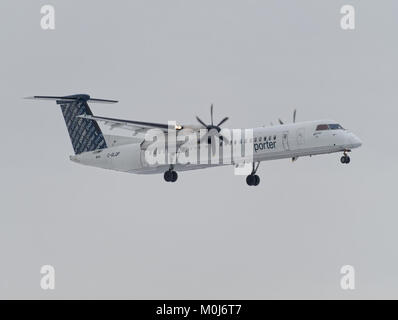 Porter Airlines une approche de Dash 8 YUL aéroport international de Dorval, Québec Banque D'Images