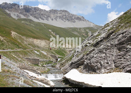 L'Italie, le parc national de Stelvio. Célèbre route de col du Stelvio dans Alpes Ortler. Paysage alpin. Banque D'Images